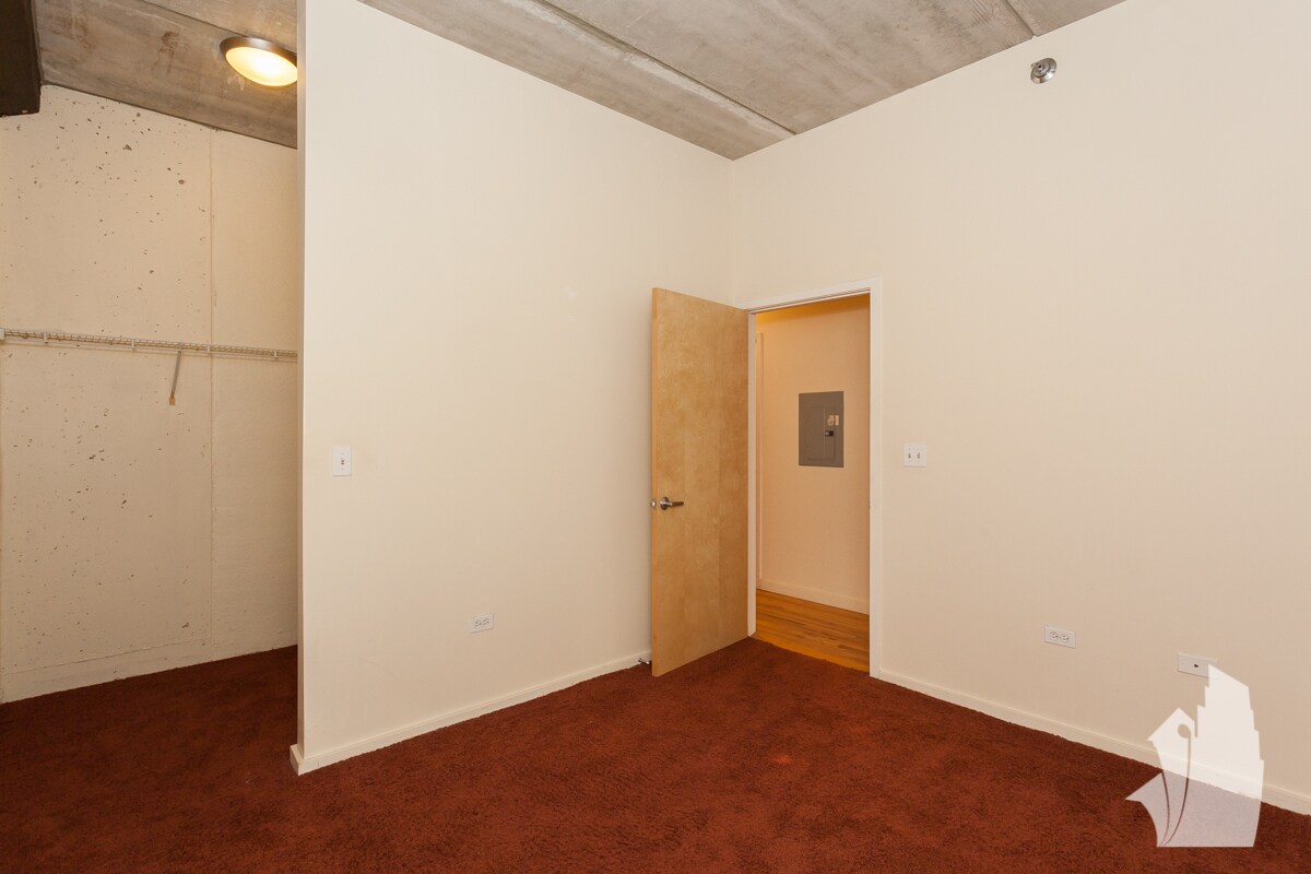 Building Photo - 630 N Franklin St