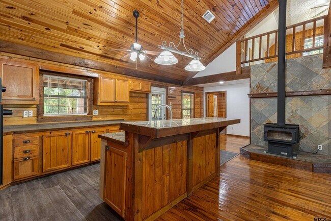 Building Photo - 18737 Saddleback Ln