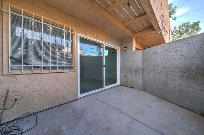 Building Photo - 2696 N 43rd Ave