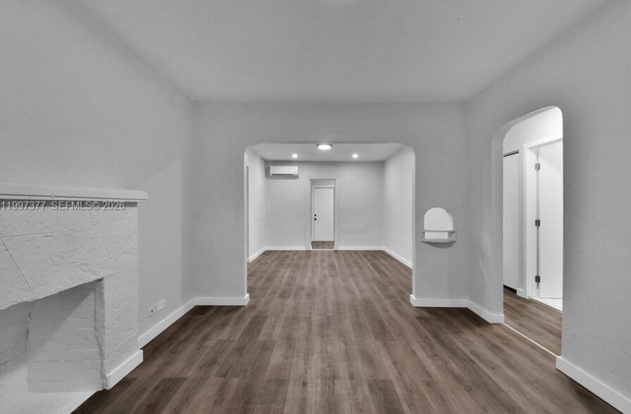 Building Photo - 547 NW 49th St