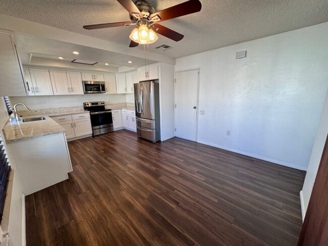 Building Photo - COMING SOON 55+ Community 2 bedroom 2 bathroom Home for Lease in Sun City