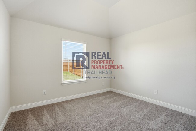 Building Photo - Refined 3-Bedroom Single-Story Home with Versatile Layout