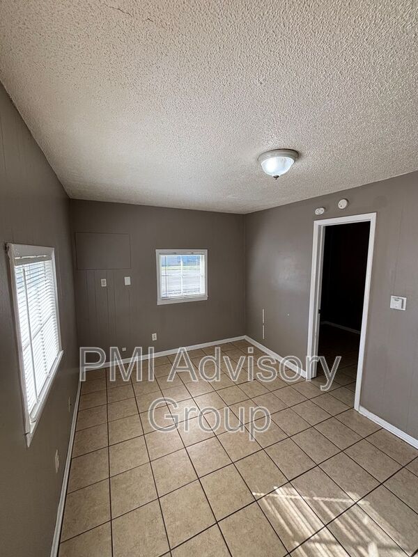 Building Photo - 308 Chestnut St