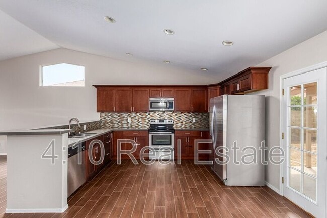 Building Photo - 2085 W Harbour Dr