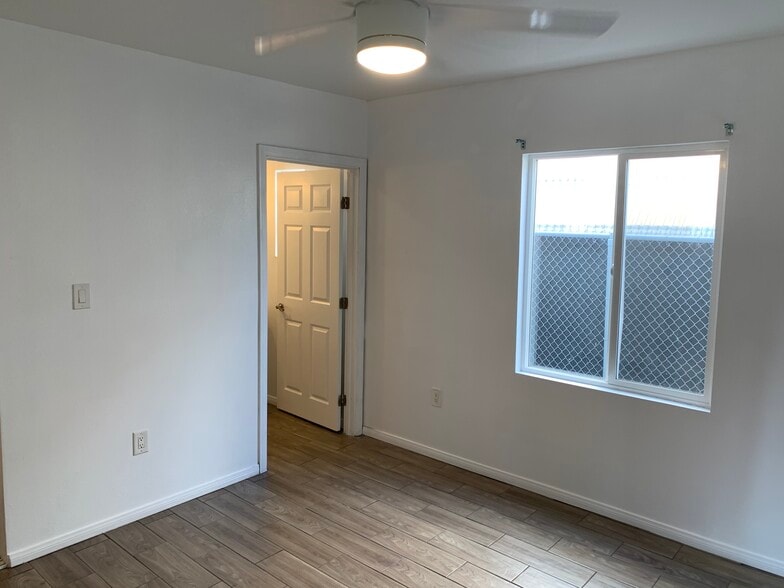 Master Bedrom - 526 Brooks Ave