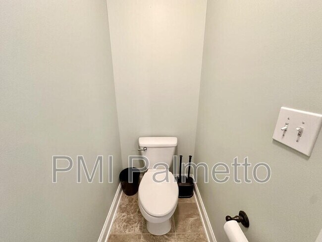 Building Photo - 121 Park Ridge Way