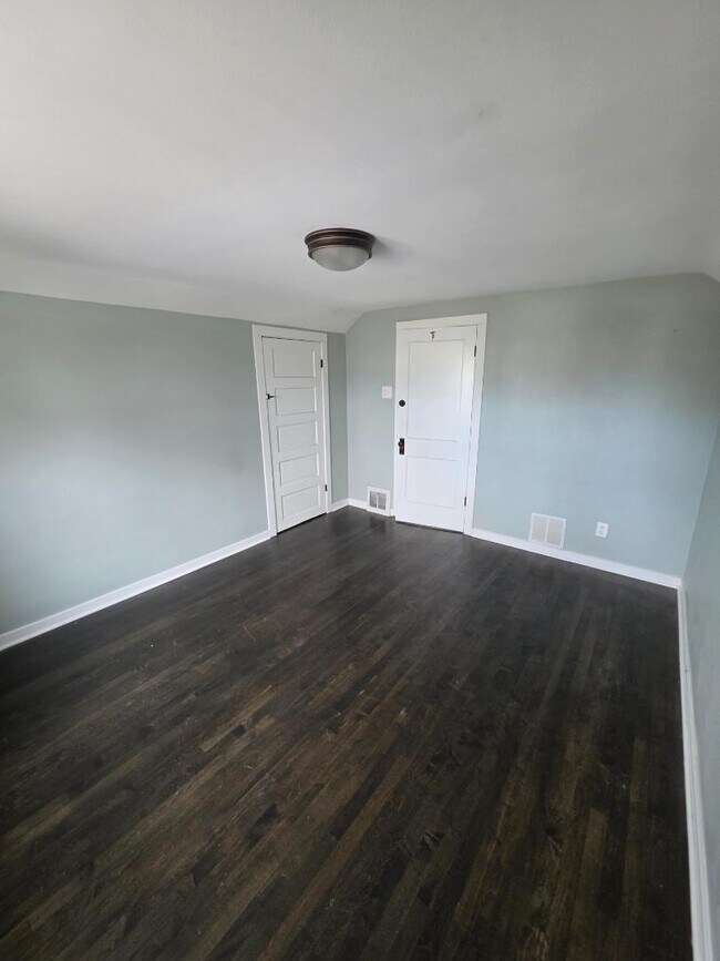 Building Photo - 3663 E Underwood Ave