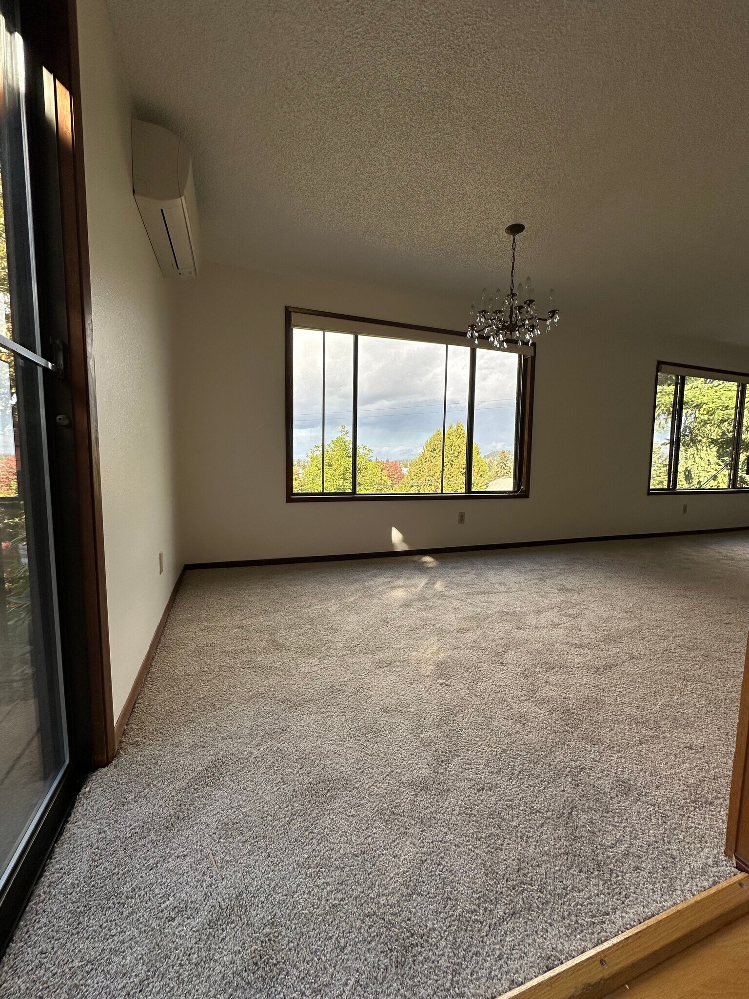 Building Photo - 7150 SE Thorburn St