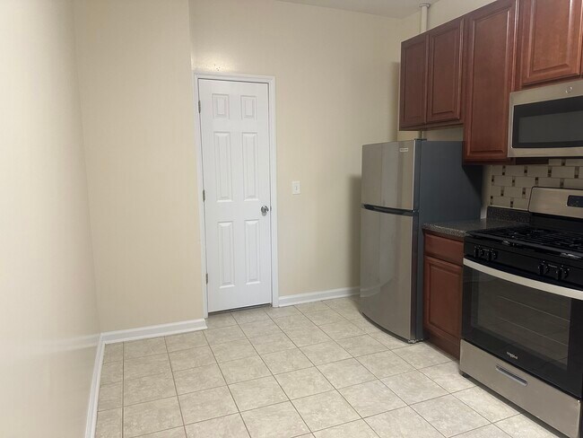 Building Photo - 146-150 Manhattan Ave