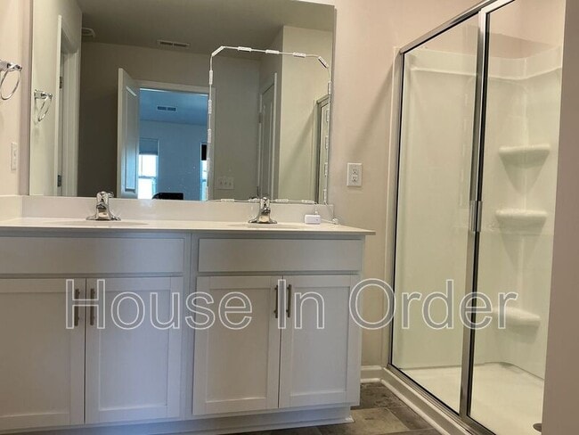 Building Photo - 341 Oak Br Rd