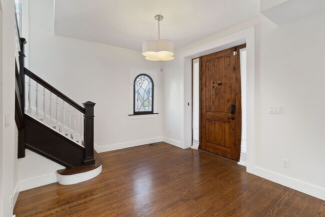 Building Photo - 3739 Hyde Park Ave
