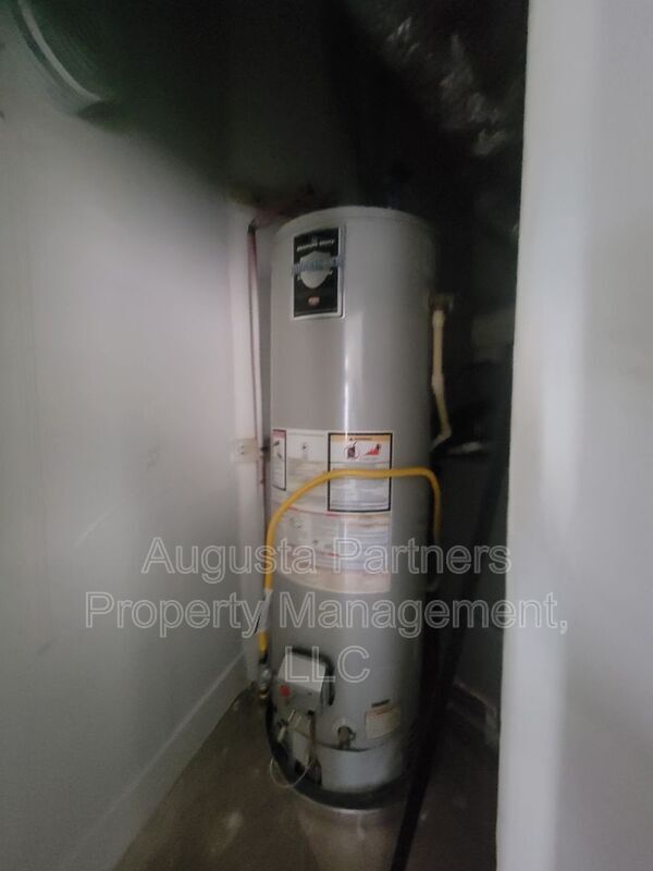 Building Photo - 323.5 Ellis St