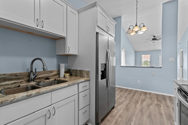 Building Photo - Virginia Beach End-Unit Townhome