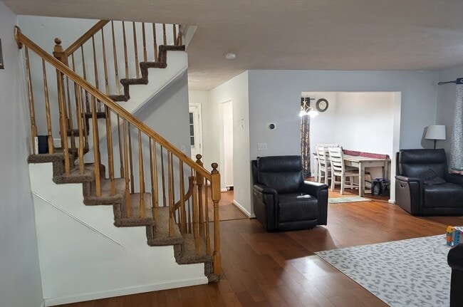 Building Photo - 35 Violetwood Cir