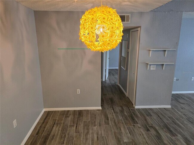 Building Photo - 5267 Images Cir
