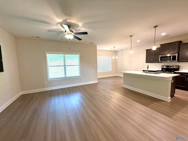 Building Photo - 4018 Rockland Cir SE
