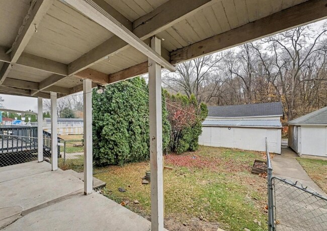 Building Photo - Bright 2 Bedroom, 1 Bath Home in Windsor, Pa!