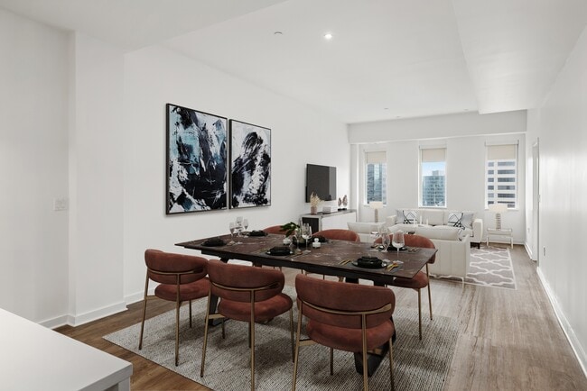 Spacious Two B2 Living Space - Sky On Main