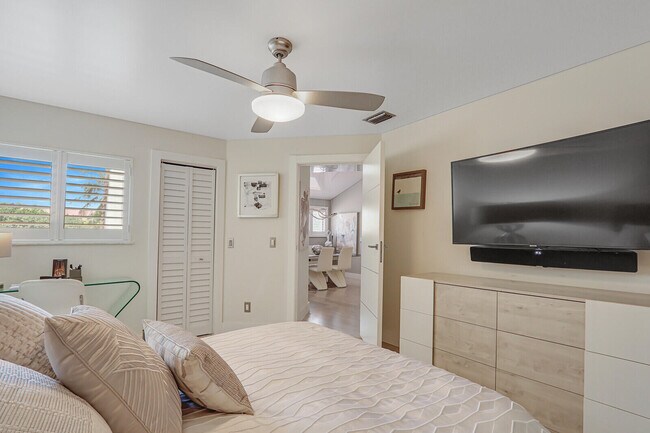 Building Photo - 204 Sea Oats Dr