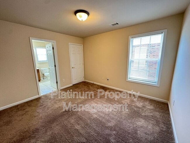 Building Photo - 3225 Landingview Ct
