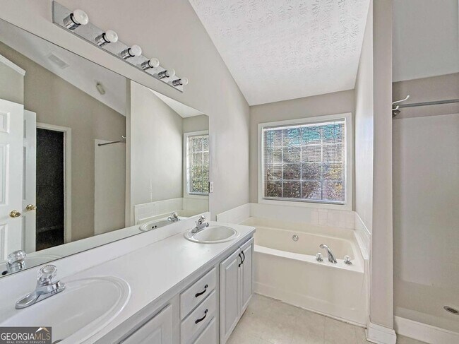 Building Photo - 3028 Express Ln NE