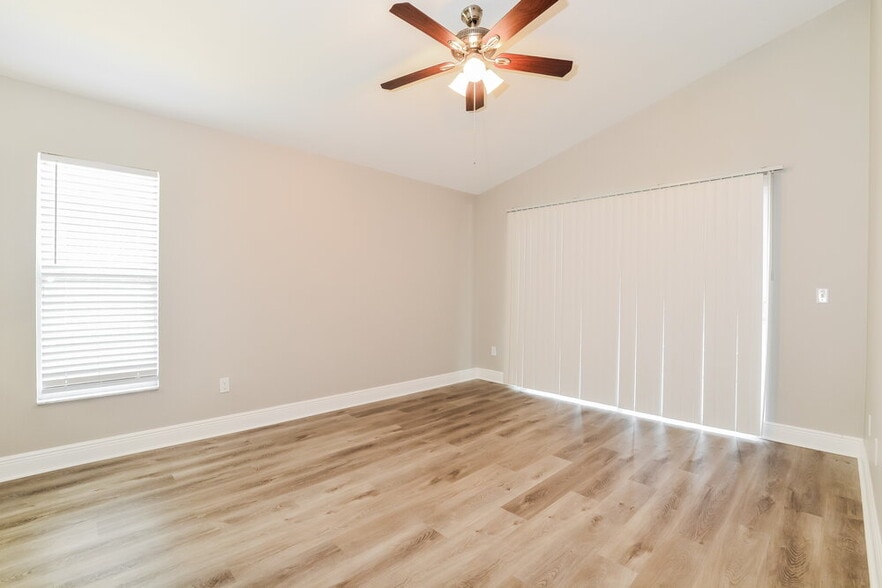 Building Photo - 424 Lancers Dr