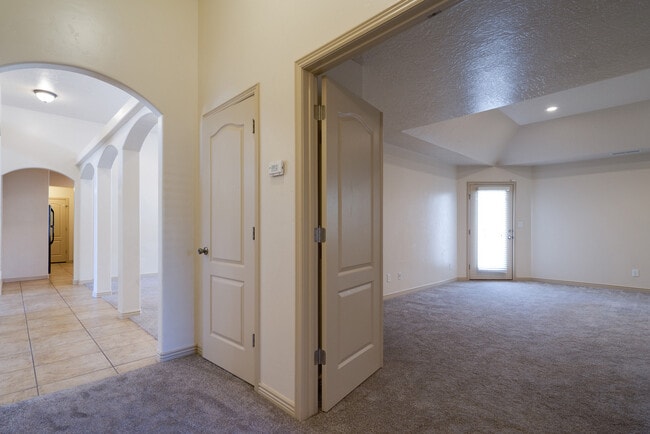 Building Photo - 4 Bedroom in The Knolls at Little Valley