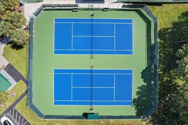 Building Photo - 400 Crosswinds Dr