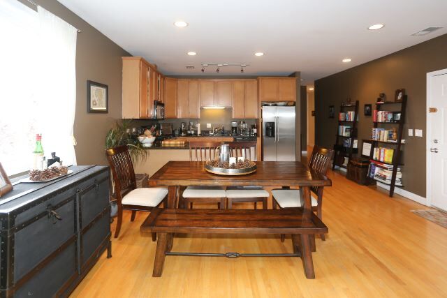 Building Photo - 3655 N Southport Ave