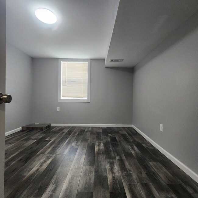 Building Photo - "Charming 2-Bed Basement Apartment with Hardwood Floors in Clinton, MD!"