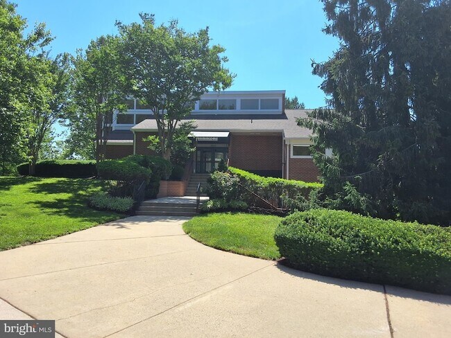 Building Photo - 18241 Swiss Cir