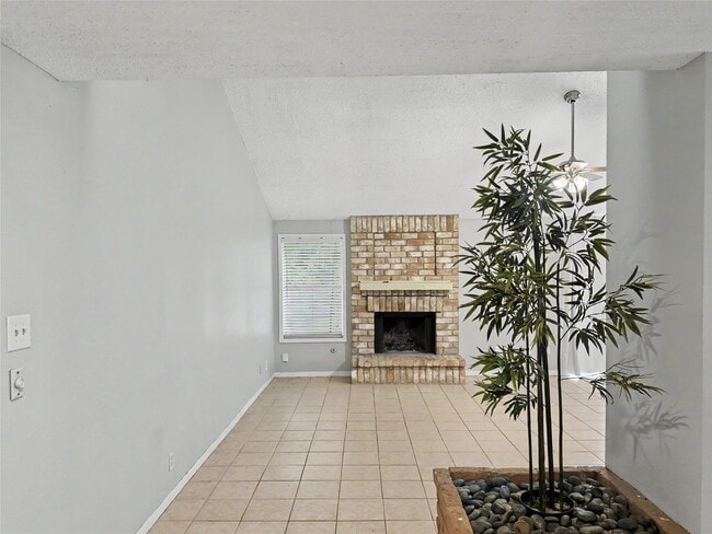 Building Photo - 7410 Songwind Ln