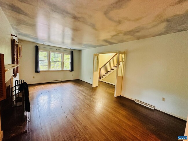 Building Photo - 1725 Yorktown Dr