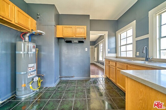 Building Photo - 1347 Valencia St