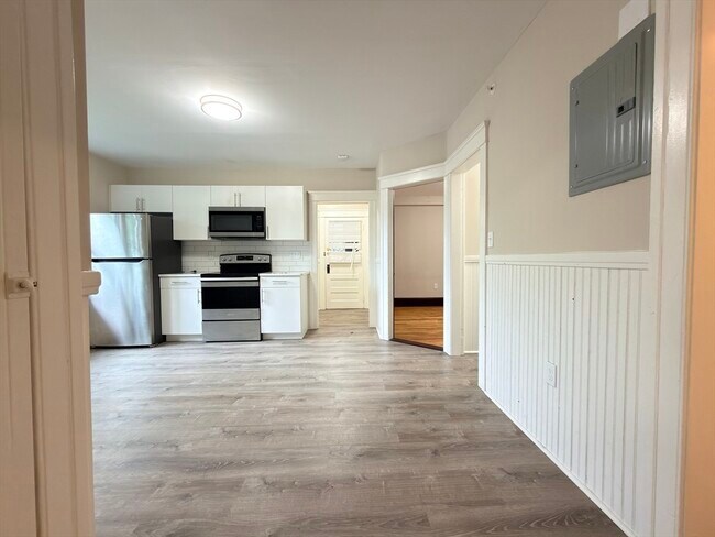 Building Photo - 4 Glade St
