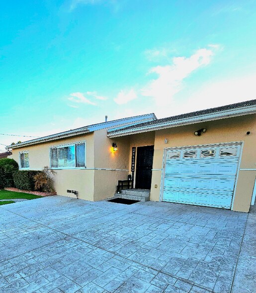 Building Photo - 3822 Aragon Dr