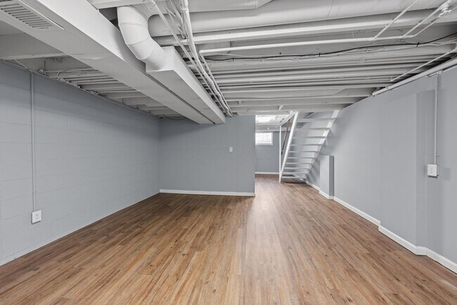 Building Photo - 444 Edinburgh Rd