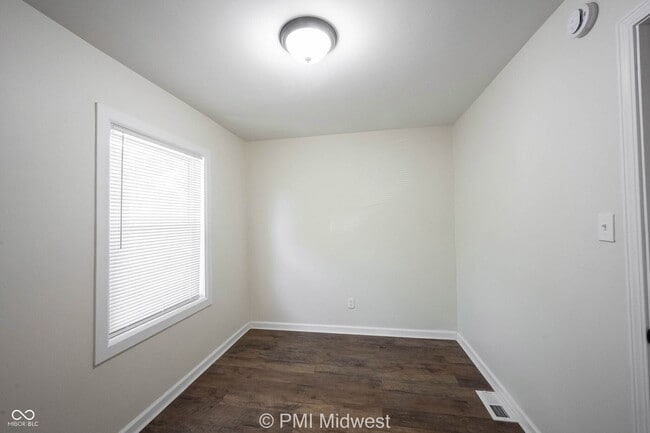 Building Photo - 512 N Chester Ave