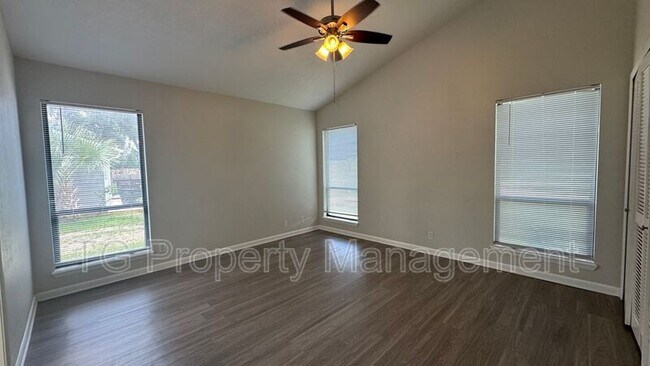 Building Photo - 217 Loring Ct