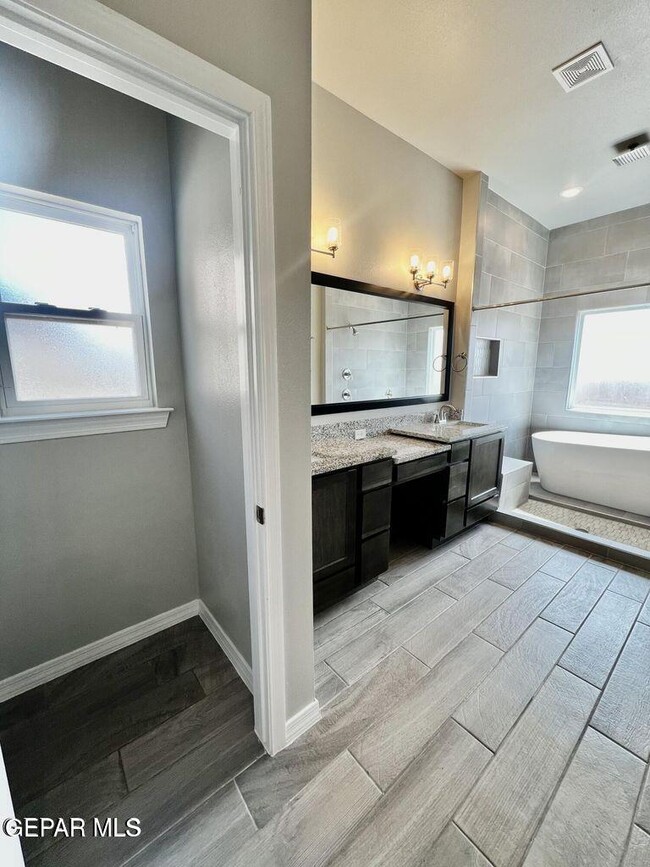 Building Photo - 11365 Hidalgo Dr