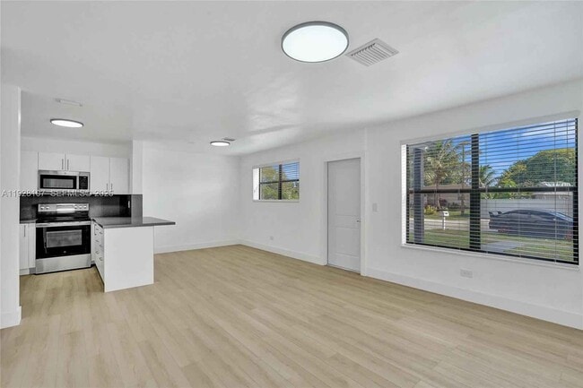 Building Photo - 1960 SW 68th Way