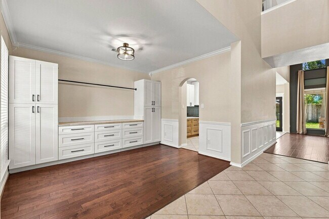 Building Photo - 5526 Walnut Glen Ln