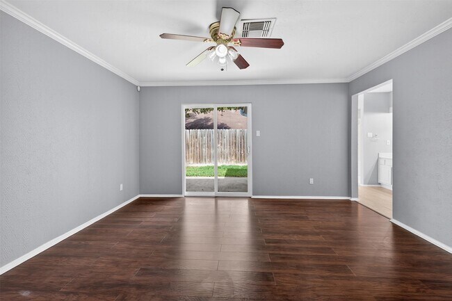 Building Photo - 6110 Gallant Forest Dr