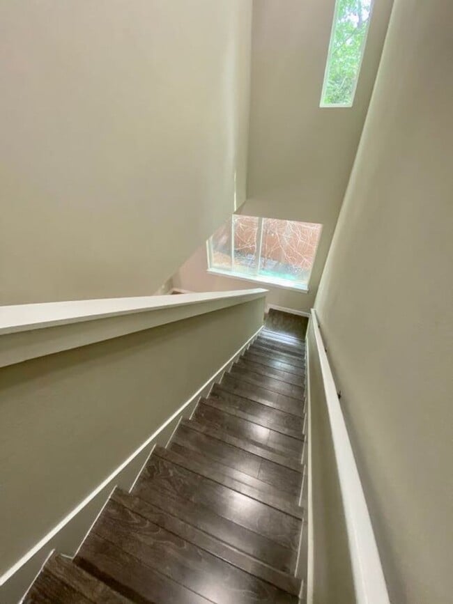 Building Photo - Beautiful Home Move in Ready Located minutes from Southtown!