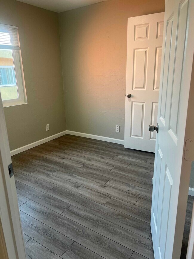 Building Photo - 2124 90th Ave