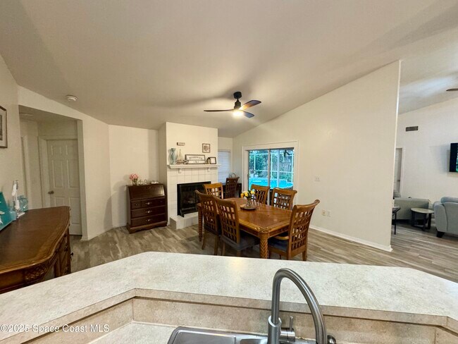 Building Photo - 1245 Ambra Dr