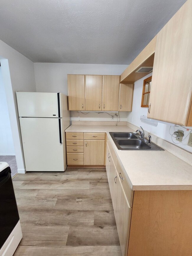 Building Photo - Oversized 2 bedroom Condo -  **$500 off Mo...