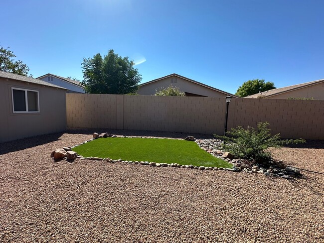 Building Photo - Beautiful 3 bedroom, 3 garage home in Chap...