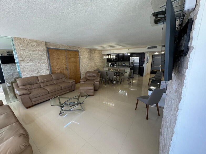 Building Photo - 5225 Collins Ave