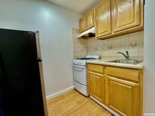 Building Photo - 1 bedroom in ASTORIA NY 11105